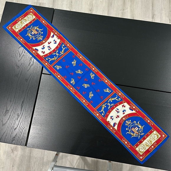 Vintage Royal Crown Scarf - Picture 1 of 4